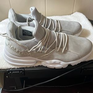 Náutica shoes mens size 10 gray white